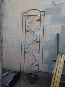 lot 1804 image: Metal garden trellis