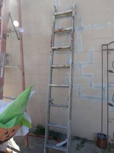 lot 1807 image: Aluminum extension ladder