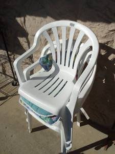 lot 1814 image: 4 plastic patio chairs