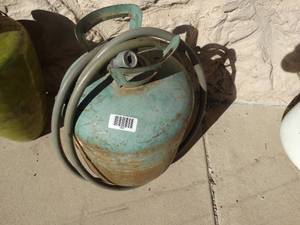 lot 1821 image: Air tank w hose