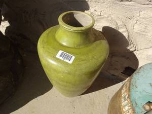 lot 1822 image: Decorative green vase