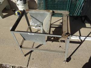 lot 1831 image: Metal saw stand