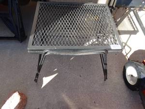 lot 1844 image: 2 small metal patio end tables