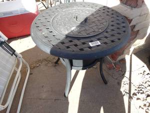 lot 1849 image: Very nice aluminum patio cooler table