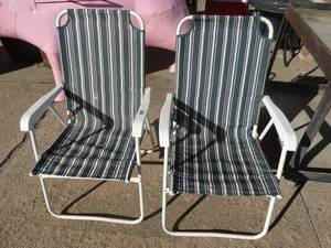 lot 1850 image: 2 folding lawn chairs