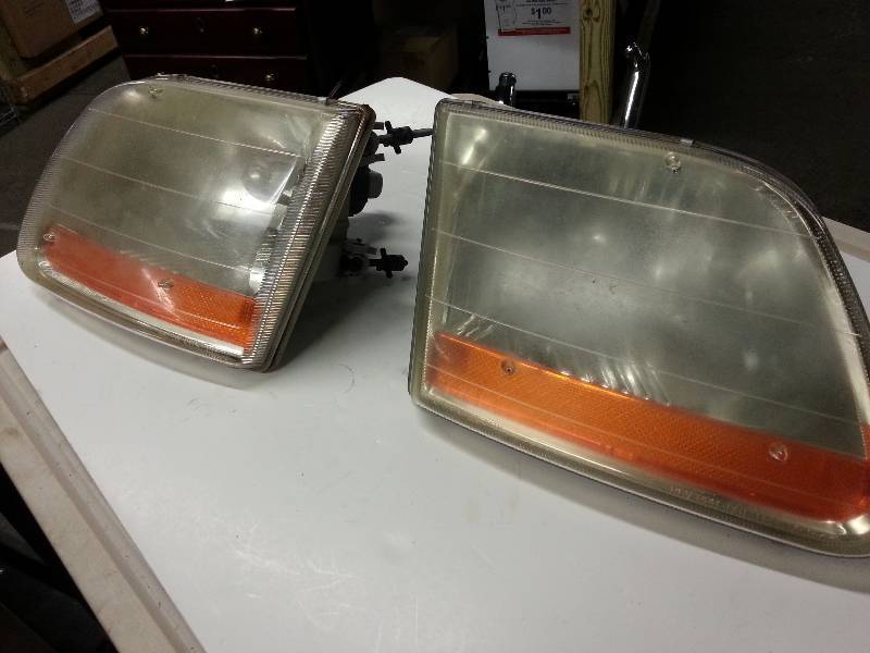lot 1613 image: No cracks or damage and we know theyre off of a Ford product and we have the RH & LH side.