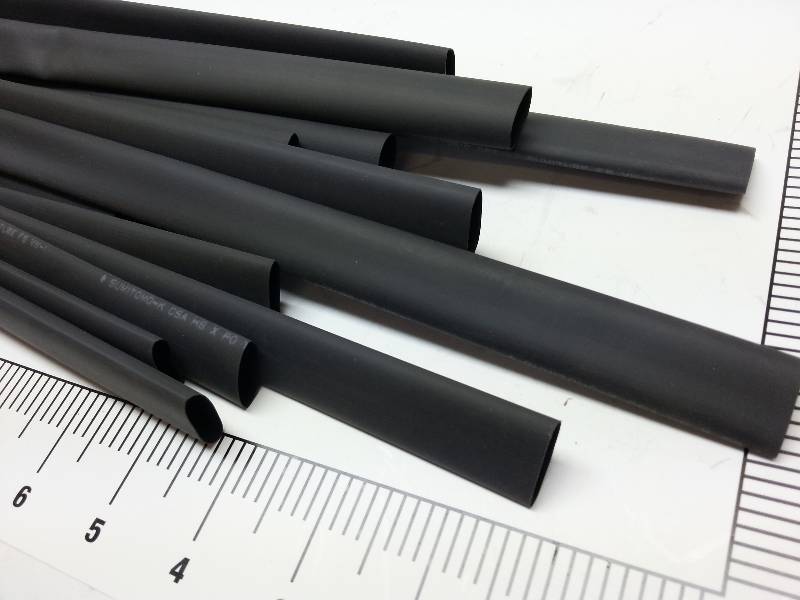lot 1926 image: Its all new full 100 running feet of flexible Heat Shrink Tubing in 4 foot length (25) sections.