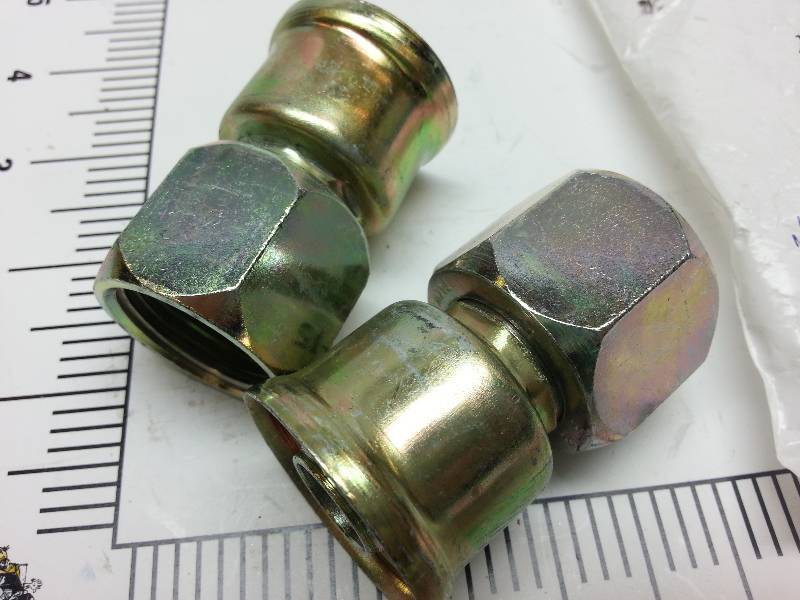 lot 1952 image: New pair of Parker 10626-12-12 Adapter Steel hose ends