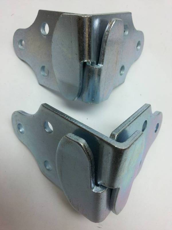 4 pieces (2 completes) new Utility Trailer Corner Brackets for trailers or racks with Wood Sides