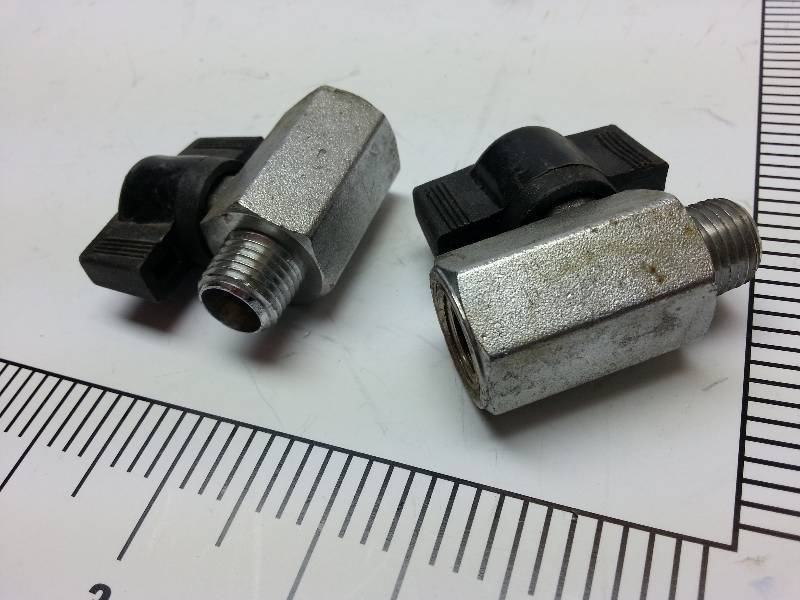lot 31578-3 image: New 14 NPT stainless shutoff valve with female and male port threads.  Actually new but carried in the plumbers service truck and has discolored