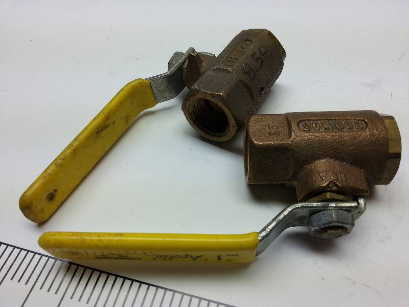 lot 31579 image: New 12 NPT brass shutoff valve with female port threads.  Actually new but carried in the plumbers service truck and has discolored