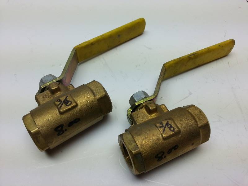 lot 31583 image: New 38 NPT brass shutoff valve with female port threads.  Actually new but carried in the plumbers service truck and has discolored