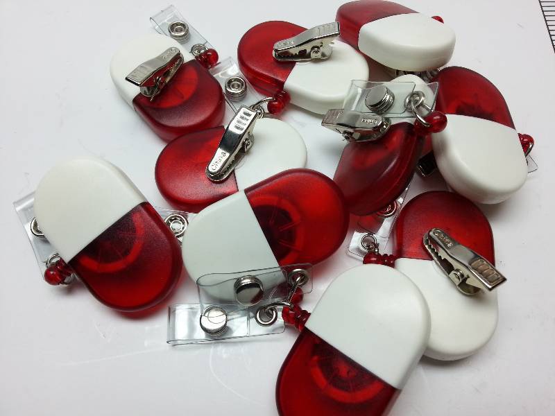 lot 9208 image: 10 new Red White Retractable ID Badge Reel Name nurse badge holders alligator clips.
