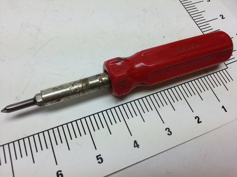 lot 8978 image: Multi purpose straight slot and Phillips True Value screw driver set