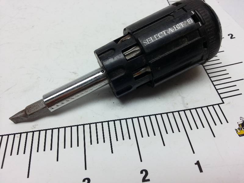 lot 8982 image: 6 bits and the Select-A-Bit tool holder Torx, slot, Phillips, hex and square driver bits