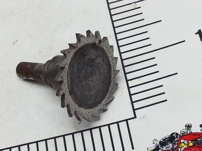 lot 8938 image: High speed very sharp metal cut off saw with 14 drive shaft