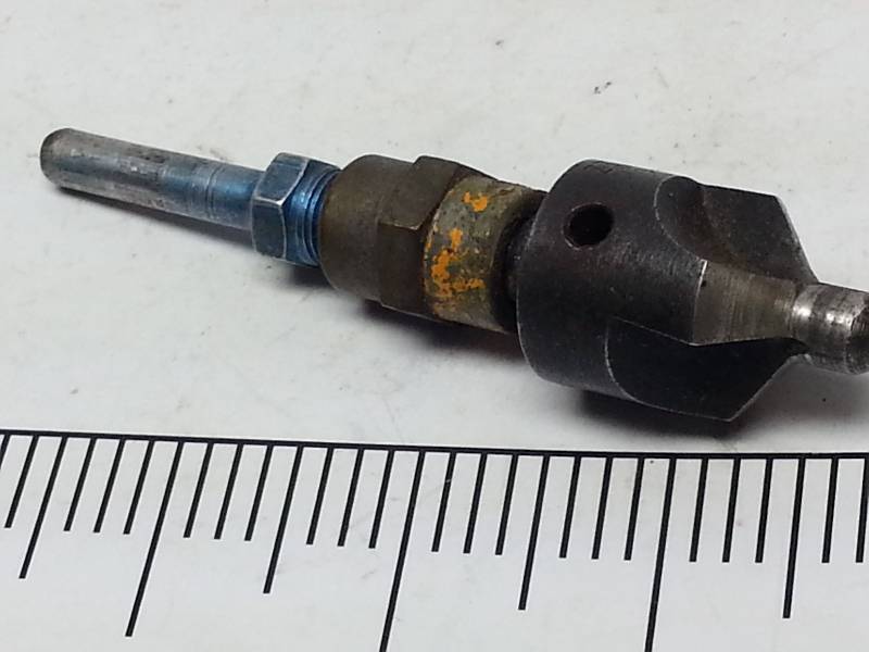 lot 8934 image: Metal counter sink bit with 516 starter pilot and shank