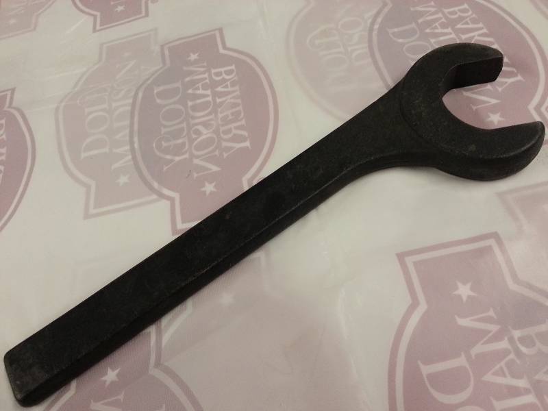 lot 8926 image: Serious heavy forged steel 2 open end machinery wrench over 12 inches long