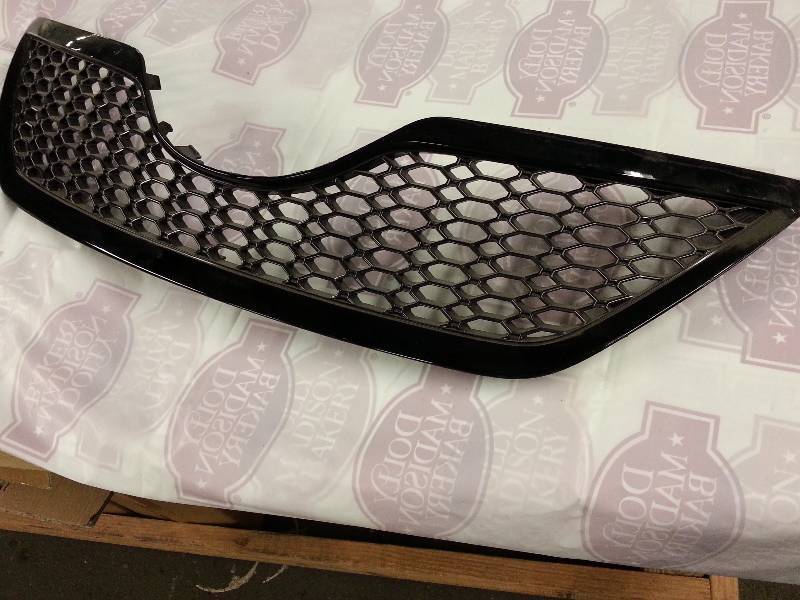 lot 8923 image: New 2007-2009 Toyota Camry Front Upper Hood ABS Plastic Black Mesh Grille insert