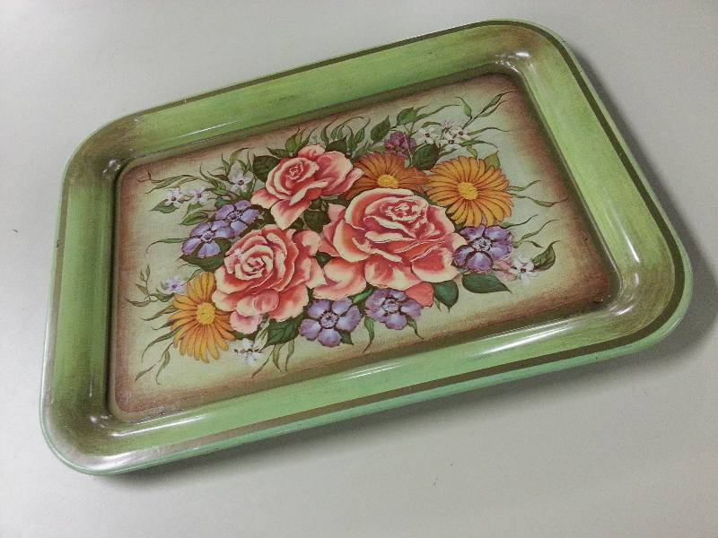 lot 8919 image: Retro antique 17 X 13 metal serving tray with great flower art design