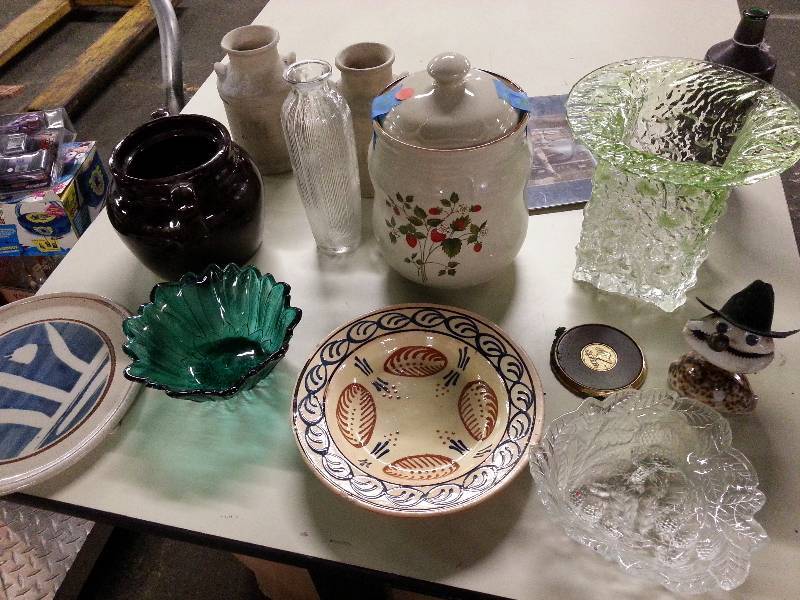 lot 8916 image: Beautiful glassware with a few crystal pieces too.  Very nice.  See if a 99 cent bid will get it bought