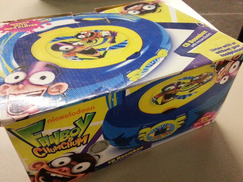 lot 8911 image: New in the box is this FanBoy & ChumChum CD Boombox with a FMAM radio built in