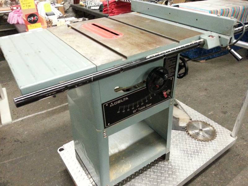 lot 8908 image: Professional 10 Delta table saw in excellent condition.  Adjustable height blade and angle.
