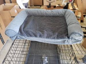 lot 44250 image: Blue Plush Pet Bed