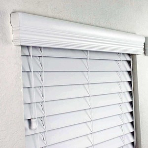lot 7119 image: Lotus And Windoware Cordless 2 Faux Wood Blinds 22x36inch