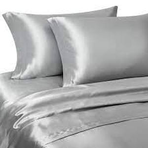 lot 7143 image: Marquis By Waterford 4 pc Jennet Satin Sheet Set