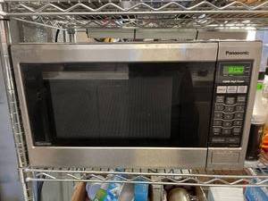 lot 5783 image: Panasonic Inverter 1200 watts microwave