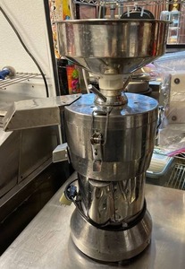 lot 5788 image: Stainless steel commercial juicer