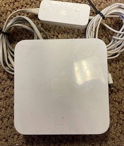 lot 5795 image: Apple AirPort Extreme Base Station