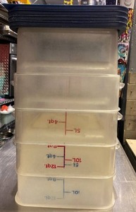 lot 5827 image: 12 qt. Plastic Containers wlids