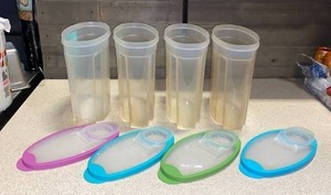 lot 5854 image: 1.5 gal Plastic Containers W Lids