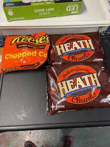 lot 5858 image: Miscellaneous lot of bulk chocolate candy