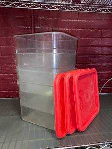 lot 21468 image: Lot of (6) 3 Plastic Cambro W 3 Plastic Matching Lids