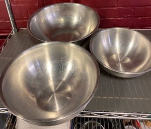 lot 21487 image: Lot of three stainless steel mixing bowls