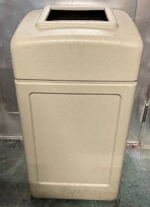 lot 5893 image: Decorative trashcan holder with 15 gallon can