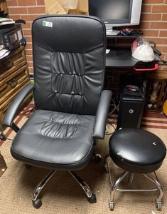 lot 5911 image: lot of (2) office chairs both on casters and adjustable