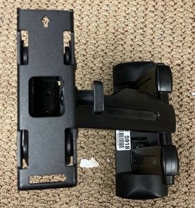 lot 5918 image: Wall TV mount with swivel