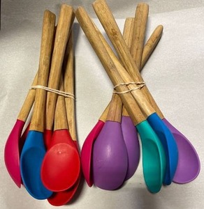 lot 21505 image: Lot of (12) Wood handled heat resistant silicone spoons