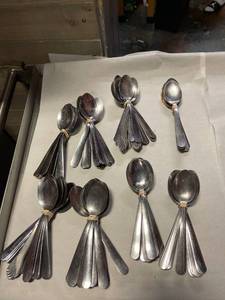 lot 21509 image: Miscellaneous a lot of (84)  7spoons