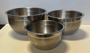lot 21520 image: Lot of three deep stainless steel mixing bowls