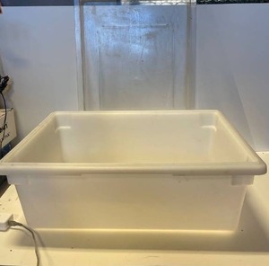 lot 21540 image: Full size Cambro container with lid