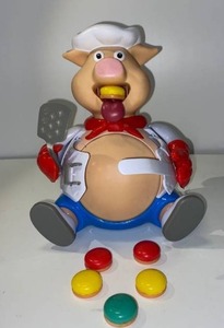 lot 21550 image: Lot of one collectibles Jeff pig with hamburgers toy prop