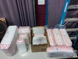lot 21661 image: Lot of (9) 5#, 3# & 12# food trays and sleeves