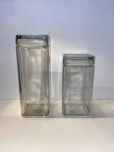 lot 21664 image: lot of (2) square glass anchor hocking jars with suction gasket