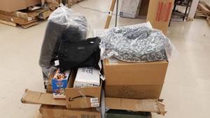 lot 11 image: Assorted pallet of clean merchandise