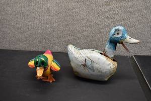 lot 5294 image: Lot of 2 Tin Duck Toys  Daiya, Made in Japan  Large 8x9 Small 5x6.5